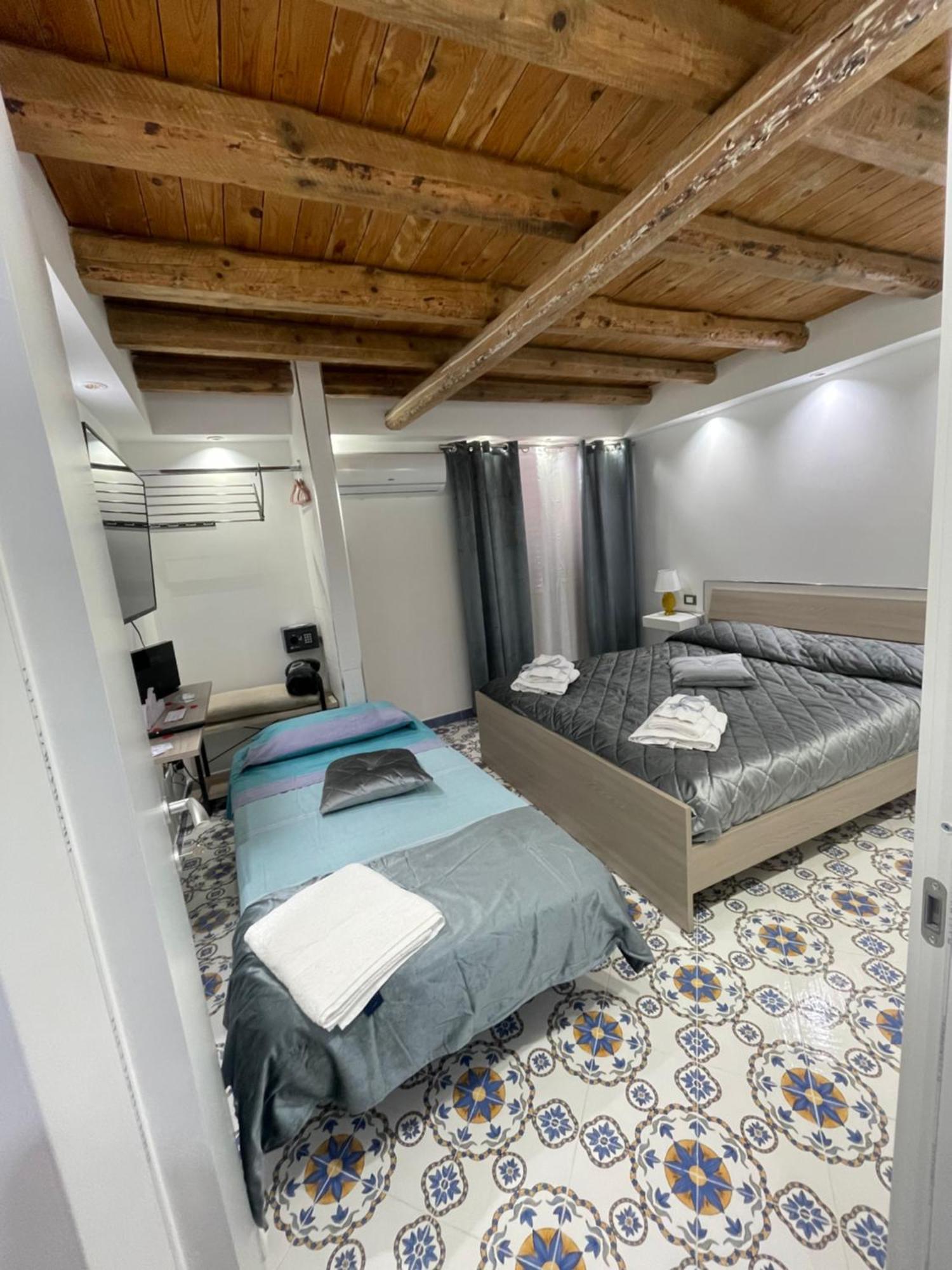 Mini Appartamenti Ballaro Rooms Palermo Kültér fotó
